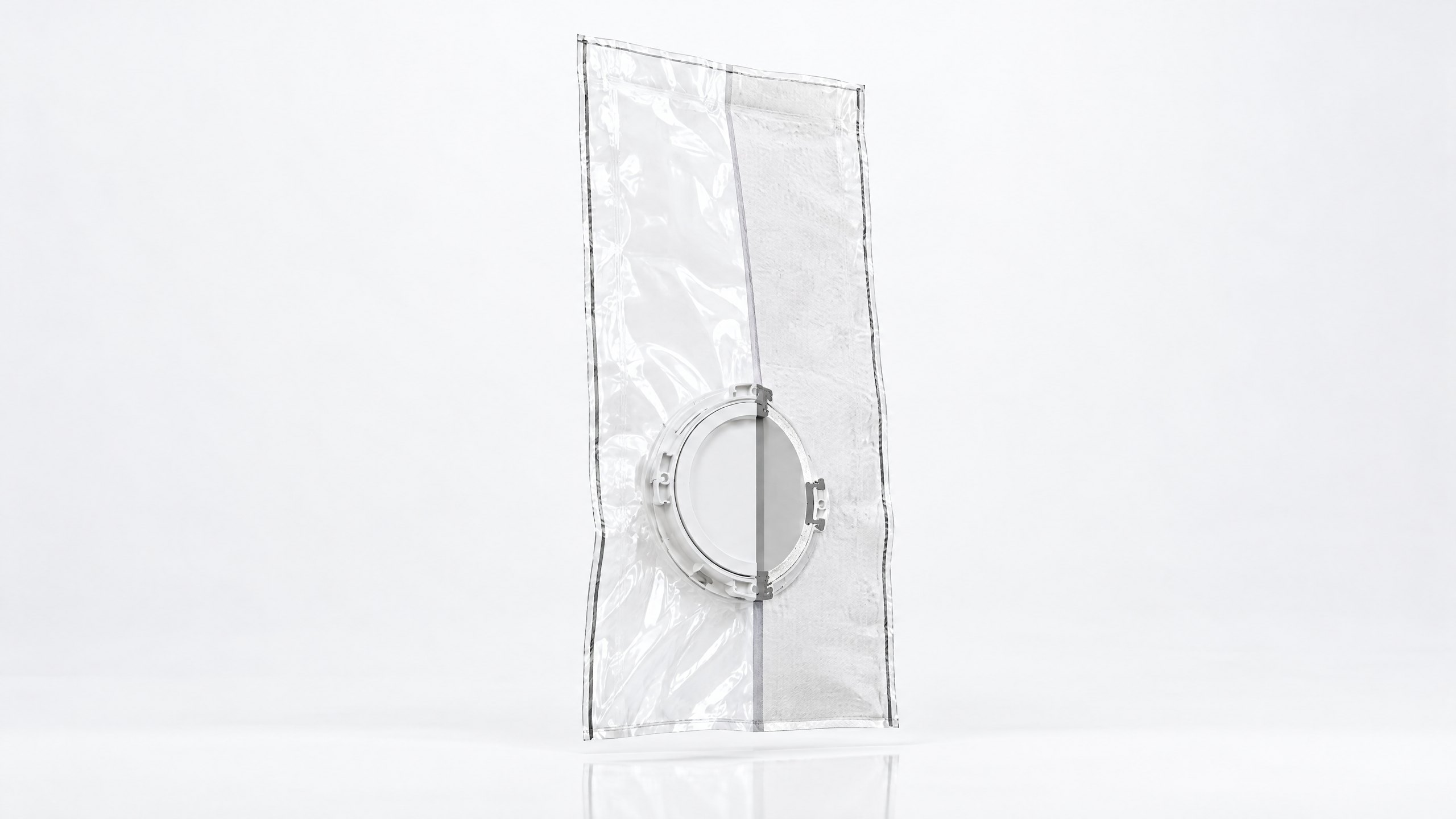 Cutaway of the DELTAQUANT 190 mm beta flange in the face of the pouch: the cover disc, the beta seal and the film welded around the flange.